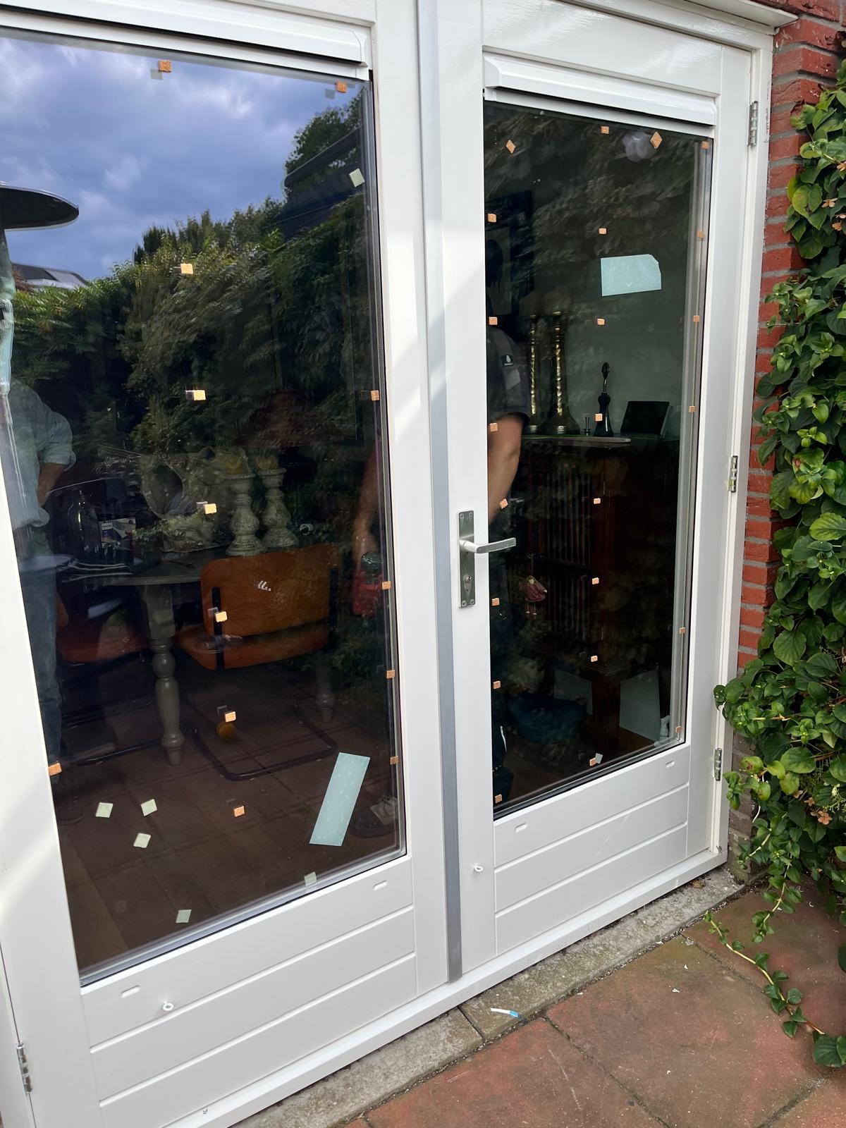 Beglazing van dubbele tuindeuren