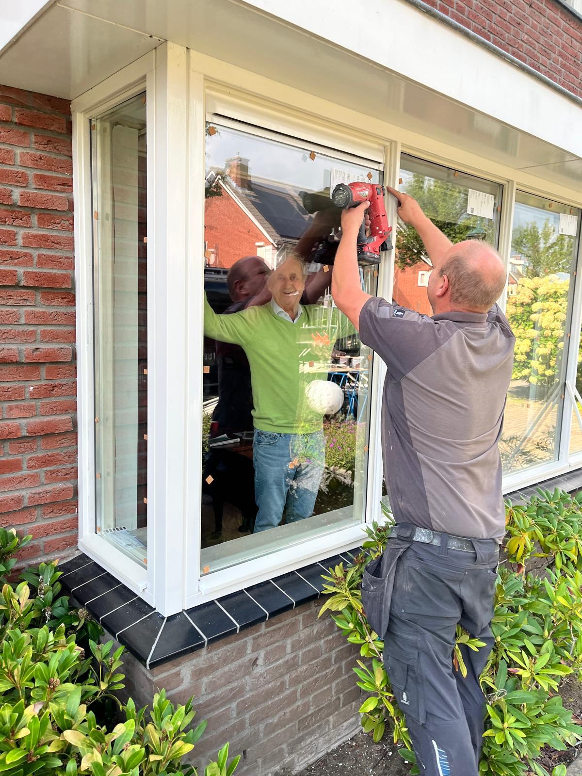 Glas plaatsen in een erker