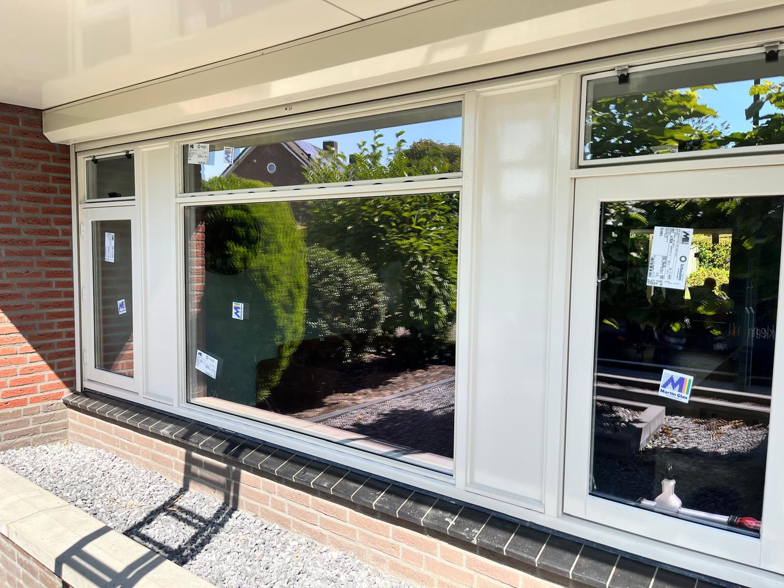Erker van een woning met nieuw glas